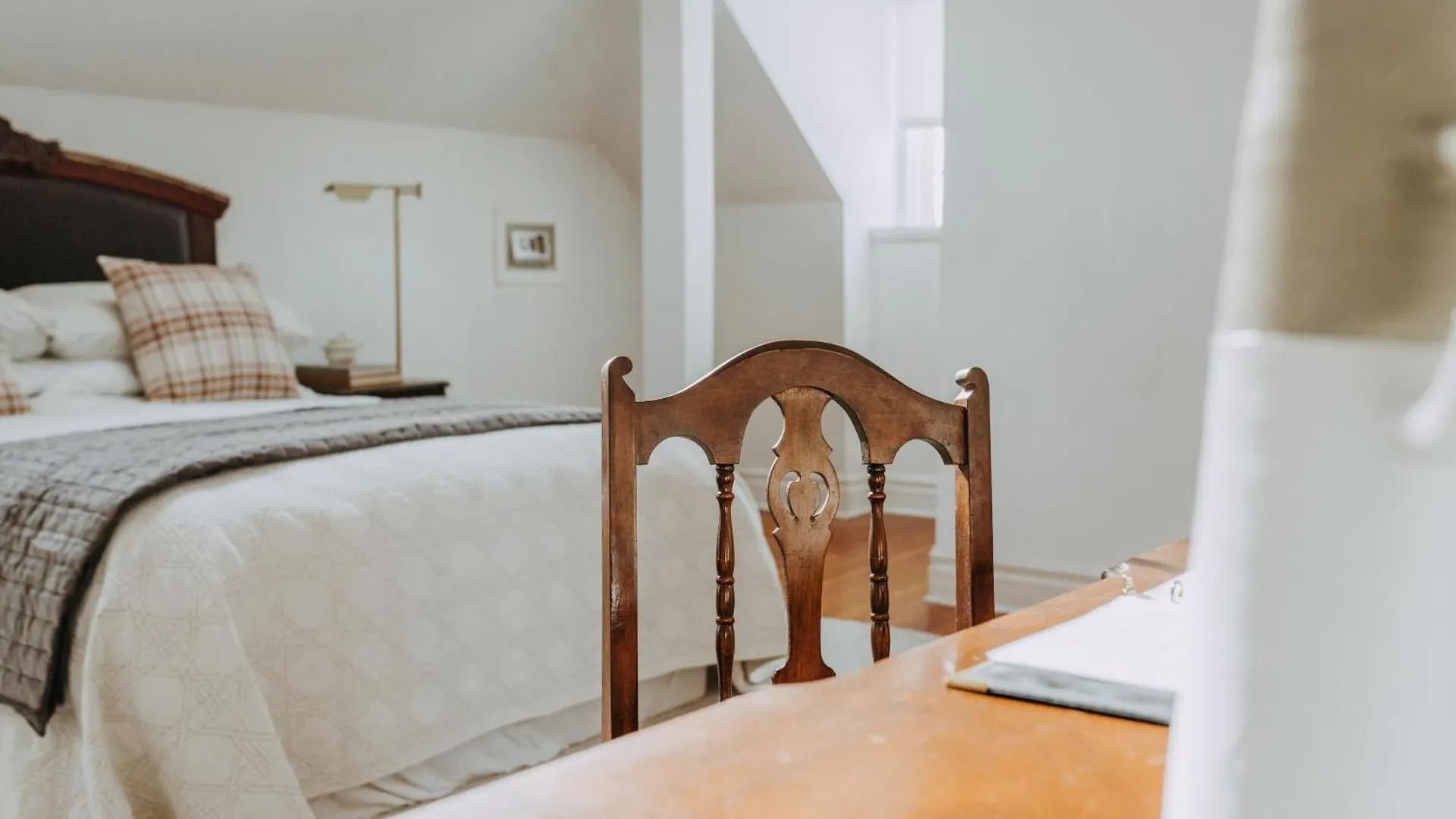 Bed and Breakfast No. 5 East Winnipeg 0*,  Kanada
