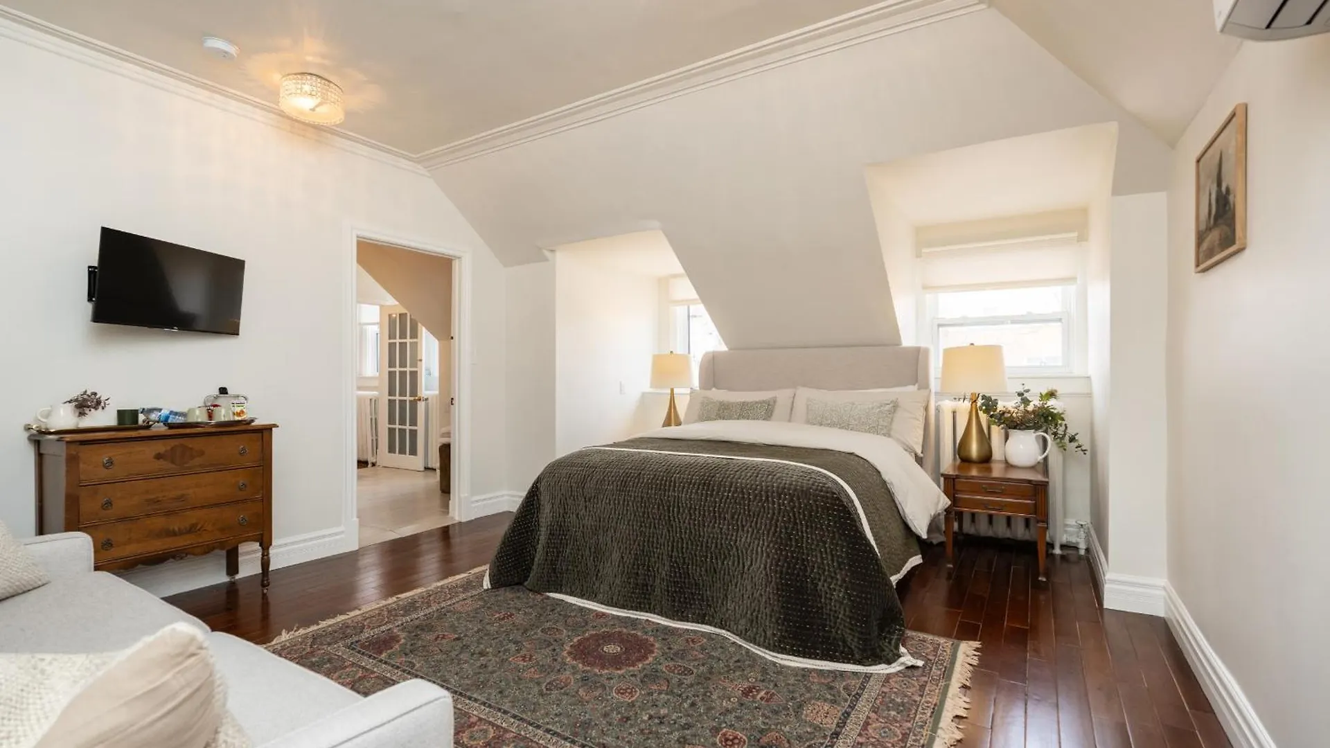 Bed and Breakfast No. 5 East Winnipeg
