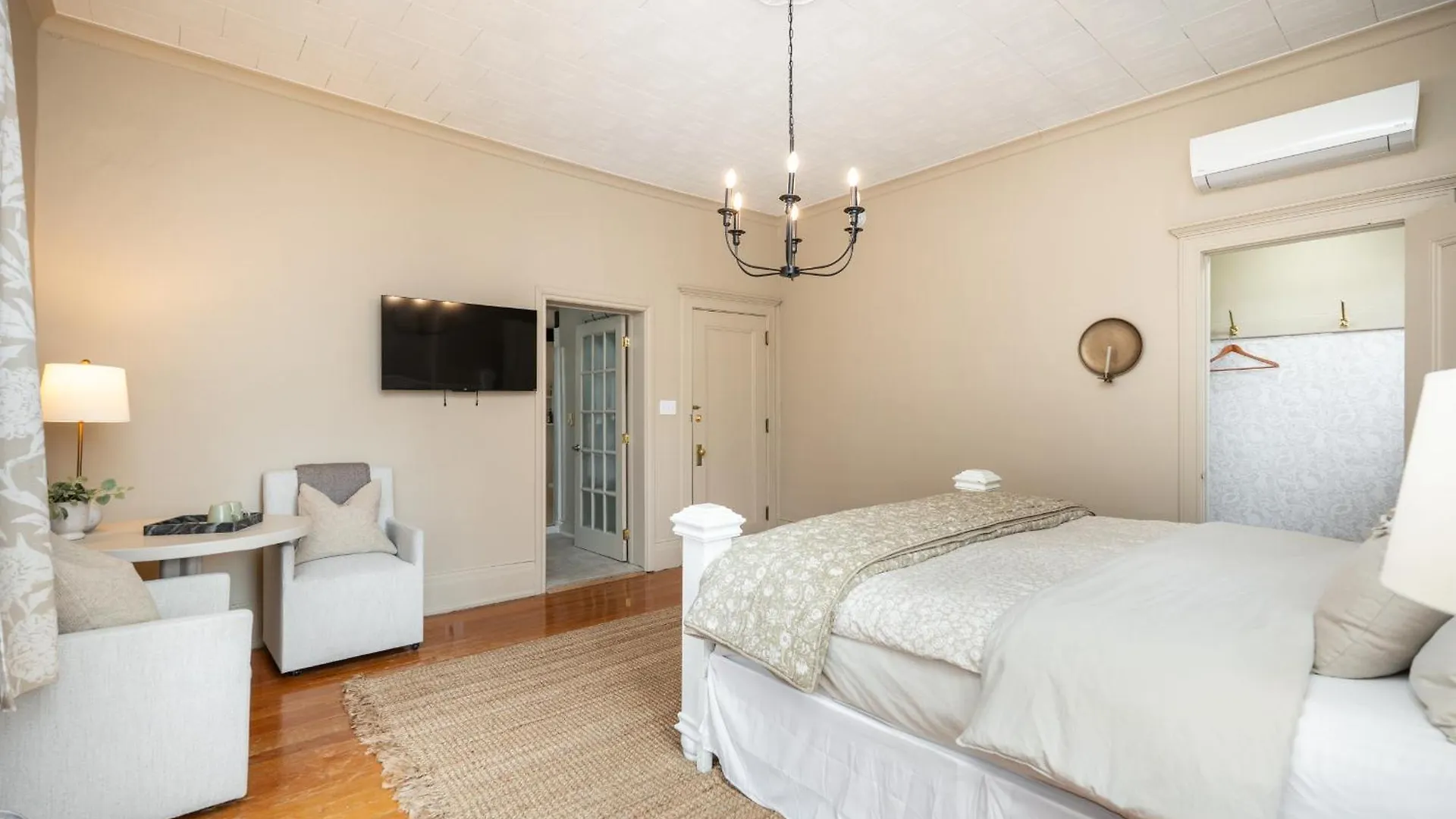 Bed and Breakfast No. 5 East Winnipeg